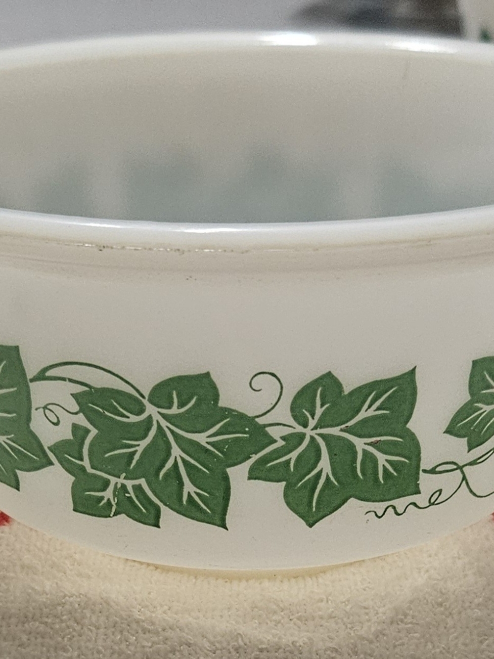 Vintage 1950's Hazel Atlas Ivy Bowl